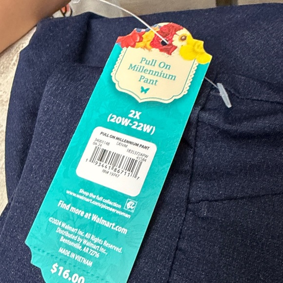 The Pioneer Woman Navy “millennium” pull on pants. 2X and 1X - Picture 6 of 12